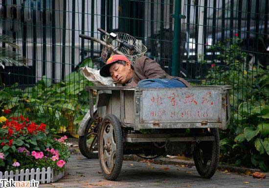 عکس های دیدنی از خوابیدن چینی ها در مکان های مختلف,عکس طنز از خوابیدن چینی ها