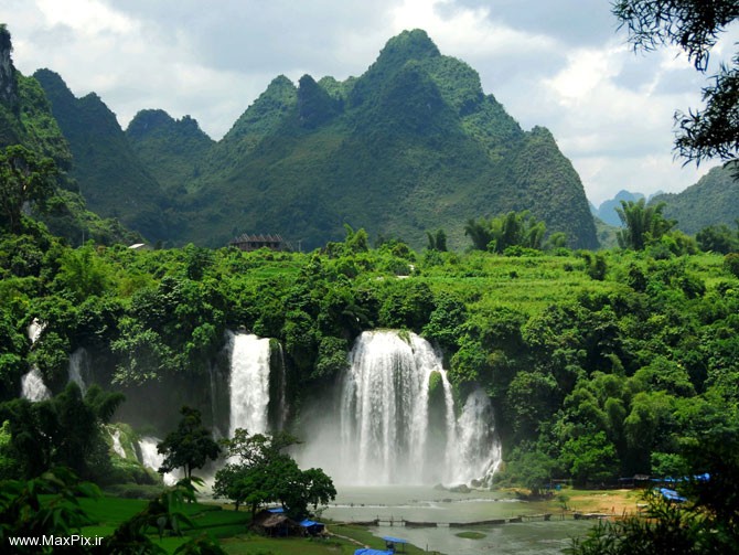 عکس هایی زیباترین آبشار های دنیا در قلب طبیعت,تصاویر زیباترین آبشار های دنیا,عکس های زیباترین و باحال ترین آبشار های جهان,عکس آبشار های زیبا و دلبر