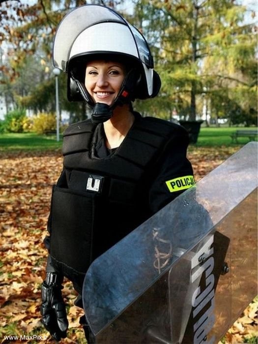 تصاویری از پلیس های زن در کشور های مختلف
