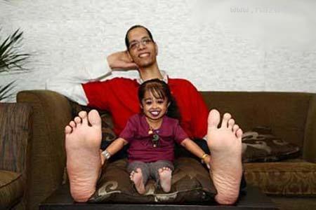 عکسهای کوچکترین زن دنیا در مقابل بزرگترین مرد دنیا