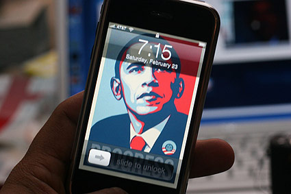 اوباما به دلایل امنیتی نباید از آیفون استفاده کند