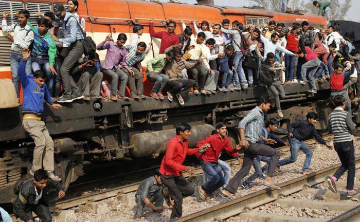 مسافران قطار در هند