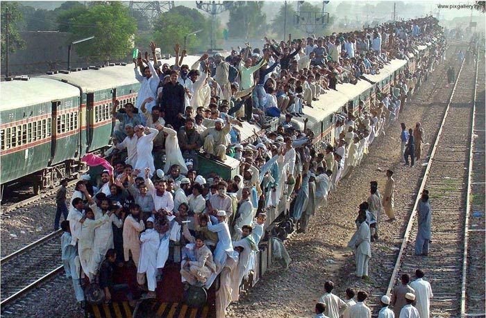 مسافران قطار در هند
