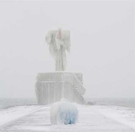 مجسمه های یخی طبیعی