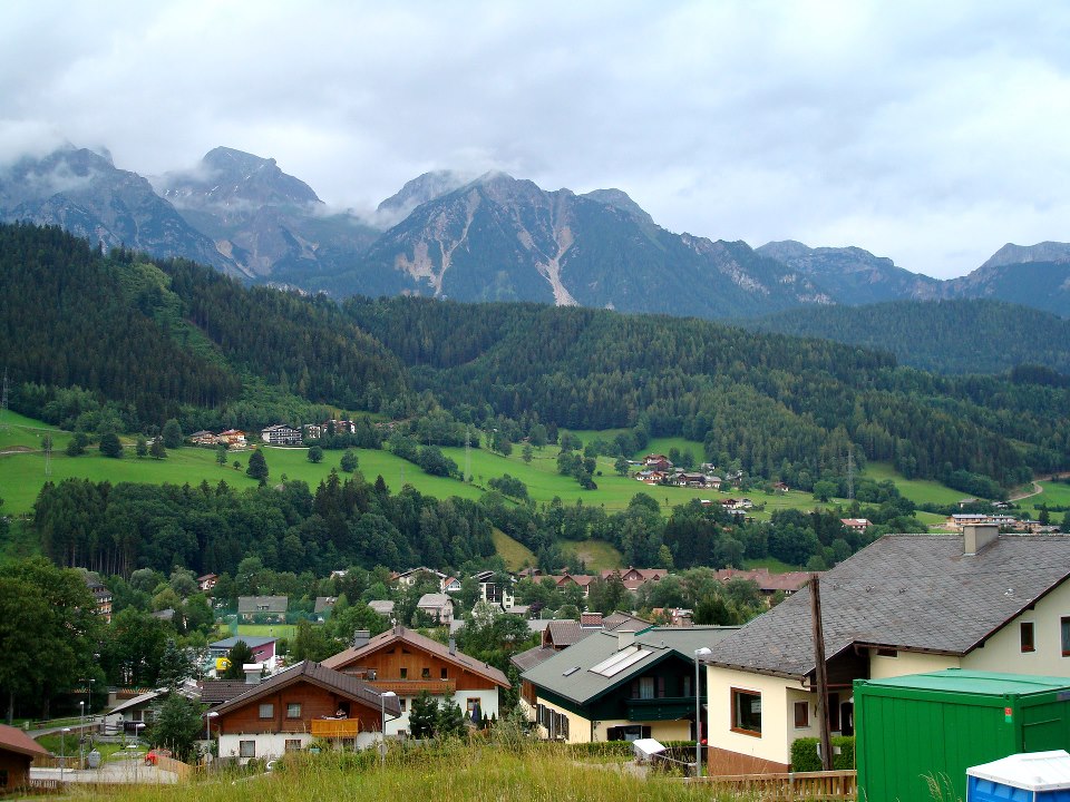 روستایی در پای کوه