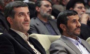 گاردین:استراتژی 4 لایه ی احمدی نژاد و مشایی برای انتخابات چیست؟/ مشایی را دست کم نگیرید!
