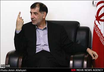 باهنر: بزرگ‌تر از احمدی‌نژاد هم نتوانست یک روز انتخابات را به تأخیر بیاندازد
