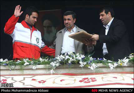 فایننشال تایمز:مخالفان احمدی نژاد دریافتند که او محبوبیتی ندارد و با رد صلاحیت مشایی چیزی از دست نمی