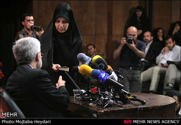 درخواست عجیب یک دختر حزب اللهی از جلیلی
