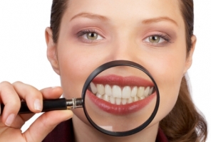 چگونه دندان سفید و شفافی داشته باشیم؟