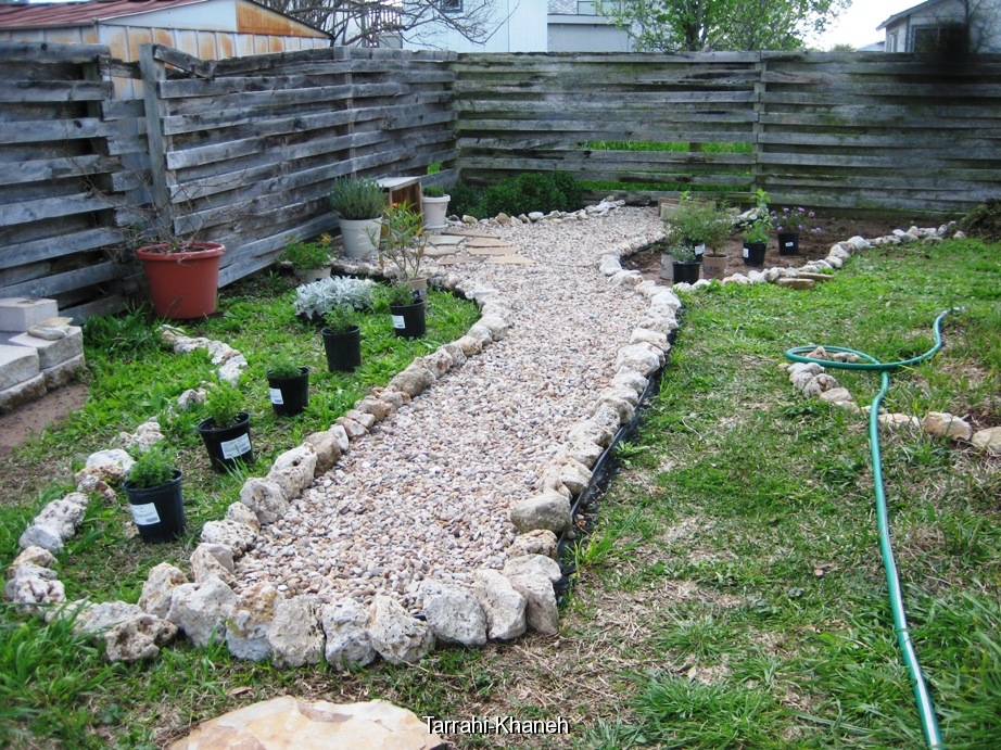 https://rozup.ir/up/tarrahi-khaneh/Pictures/Garden-Design/garden-and-yard-decoration/this-is-the-gravel-path-after-laying-the-gravel-on-one-side922-x-691-353-kb-jpeg-x.jpg