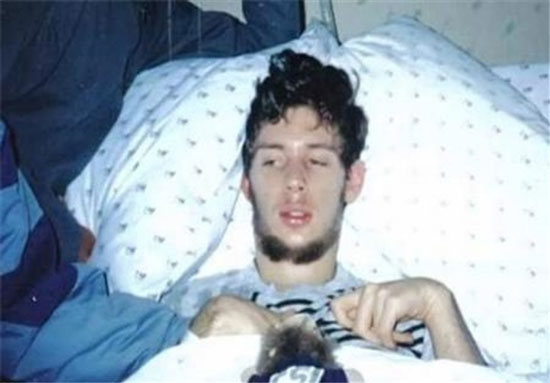 مردی بعداز12سال ازخواب بیدارشد+عکس