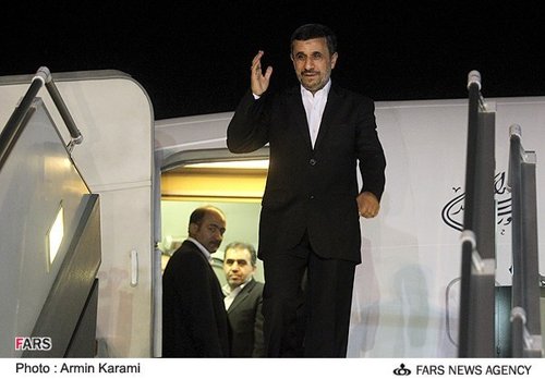 عکس بازگشت احمدی نژاد از روسیه