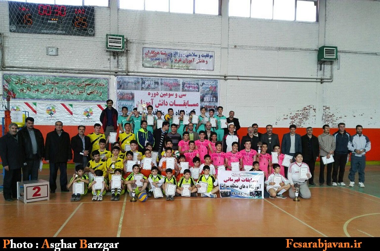 نمونه محی الدین قهرمان مسابقات والیبال آموزشگاه های سراب شد .