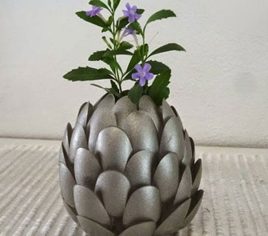 ساخت گلدان‌ با قاشق یکبار مصرف