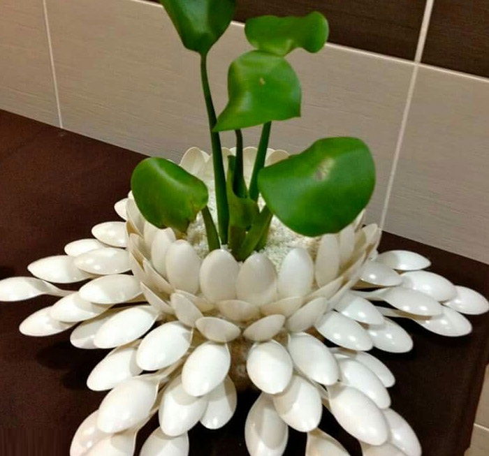 ساخت گلدان‌ با قاشق یکبار مصرف