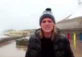 لحظه برخورد ماهی طوفان زده به صورت گزارشگر تلویزیونی + فیلم 