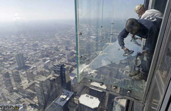تصاویری دیدنی ار بالکن شیشه ای در طبقه 103