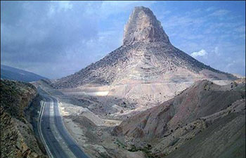 تصاویری از کوه مغناطیسی در بوشهر