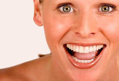 ردیف شدن بدون ارتودنسی و سفید کردن دندان ها،اصلاح خط لبخند و لثه،فواصل بین دندانی