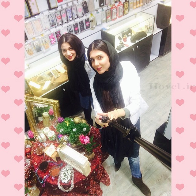 عکس سلفي شيما بختياري و دوستش در موبايل فروشي! + تصاوير