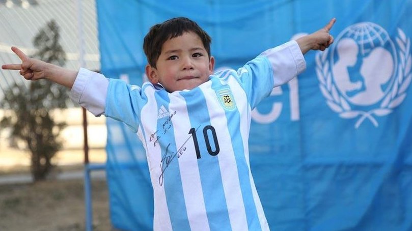 مسی پیراهن امضا شده خود را برای کودک افغانستانی فرستاد