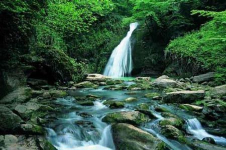 آبشار شیر آباد واقع در استان گلستان