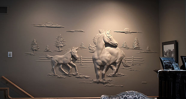 خلق مجسمه‌های ۳بعدی روی دیوار توسط گچ‌کار کانادایی