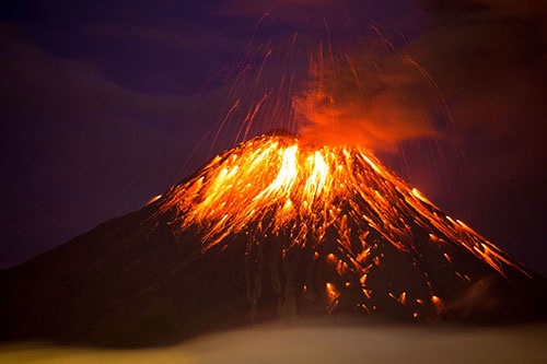 تصویر خارق‌العاده از فوران آتشفشان تونگوراهوآ
