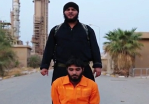 ذبح جوان عراقی توسط داعش (فیلم+۱۸)