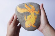 آموزش نقاشی طرح ماهی روی سنگ