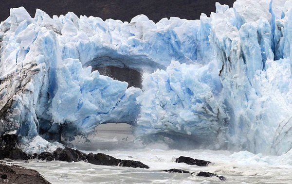 فروریختن طاق یخی در آرژانتین +تصاویر