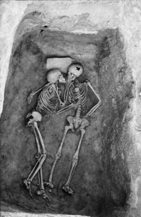 بوسه ی ۲۸۰۰ ساله کشف شده در تپه حسنلو آذربایجان