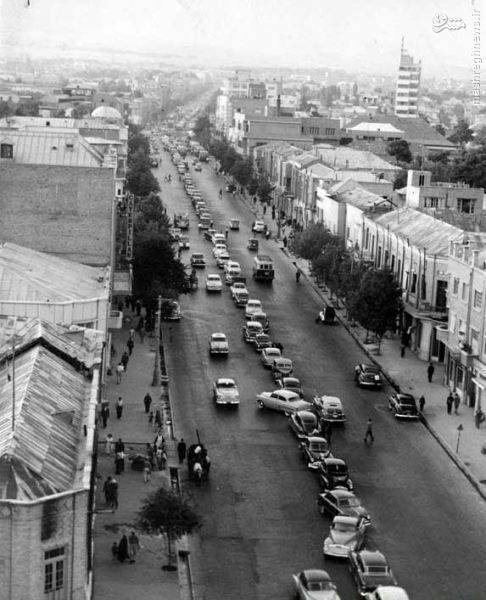 پارک خودروها در وسط خیابان در تهران قدیم