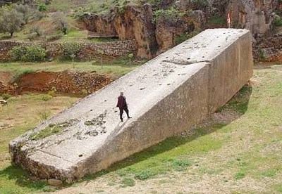 «سنگ جنوبی» در بعلبک ( لبنان) با وزن 1300 تن!