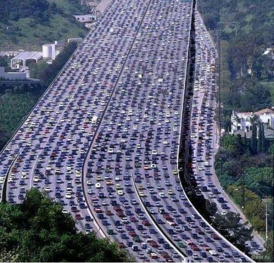 طولانی‌ ترين ترافیک در سال 2010 در چین رخ داد که طول آن بیش از 100 کیلومتر بود و بیش از 10 روز طول کشید.