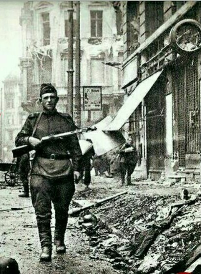 درجنگ جهاني دوم سال 1945 که درآلمان رخ داد بيش از 70 ميليون نفر کشته شدندکه اين جنگ به عنوان خونين ترين 