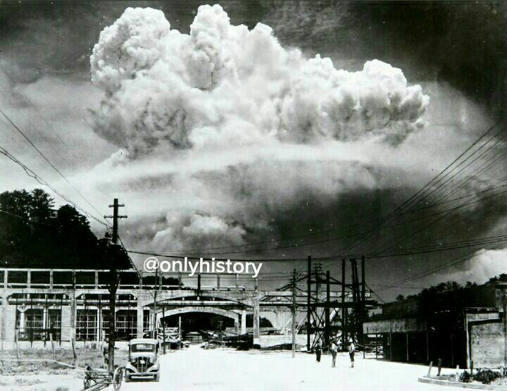  ابر قارچی بعد از بمب اتمی در شهر ناکازاکی