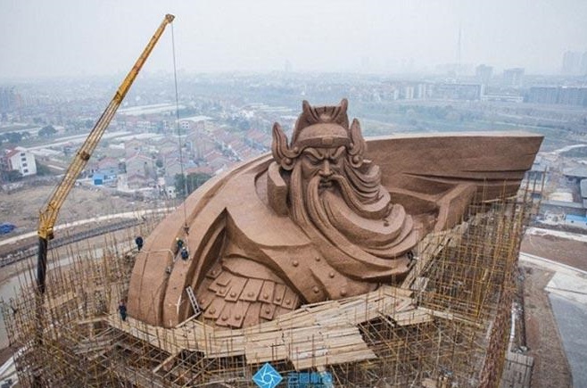 بزرگترین مجسمه جهان در چین + عکس