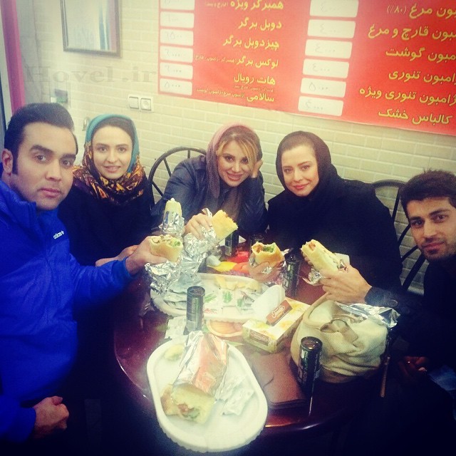 عکس گلاره عباسي در کنار مهراوه شريفي نيا در حال خوردن! + تصاوير