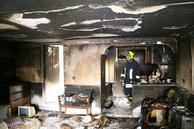کودک ۳ ساله مشهدی خانه را به آتش کشید + عکس