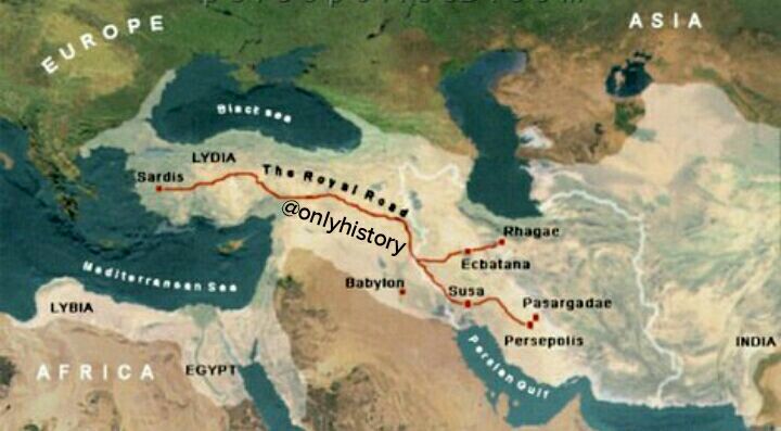 راه شاهی تخت جمشید را به پاسارگاد، شوش و دیگر شهرهای شاهنشاهی متصل می‌کرده . این راه 2699 کیلومتر ط