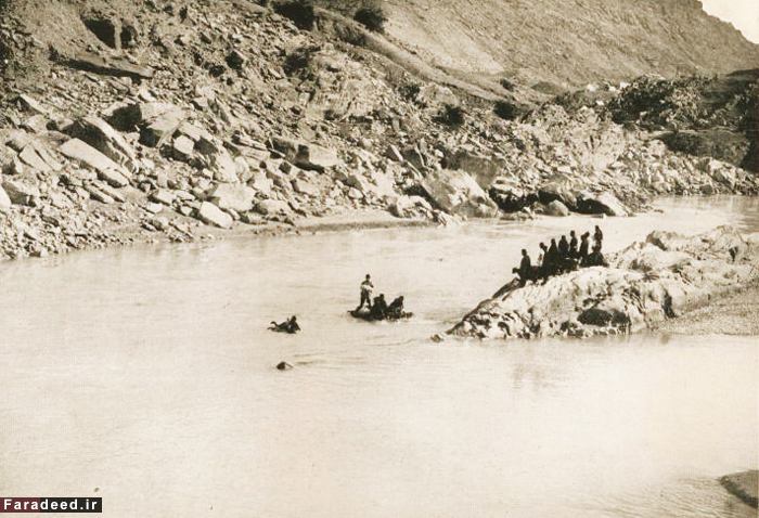 تصویر قدیمی از رود کارون که در آنها نشان میدهد که مردم تا 100 سال پیش چگونه از عرض رود کارون عبور میکر