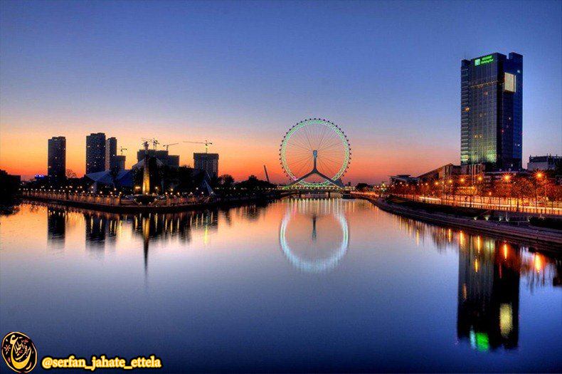 نمایی دیدنی از شهر تیانجین چین و چرخ فلک بزرگ شهر به ارتفاع 120 متر که به 