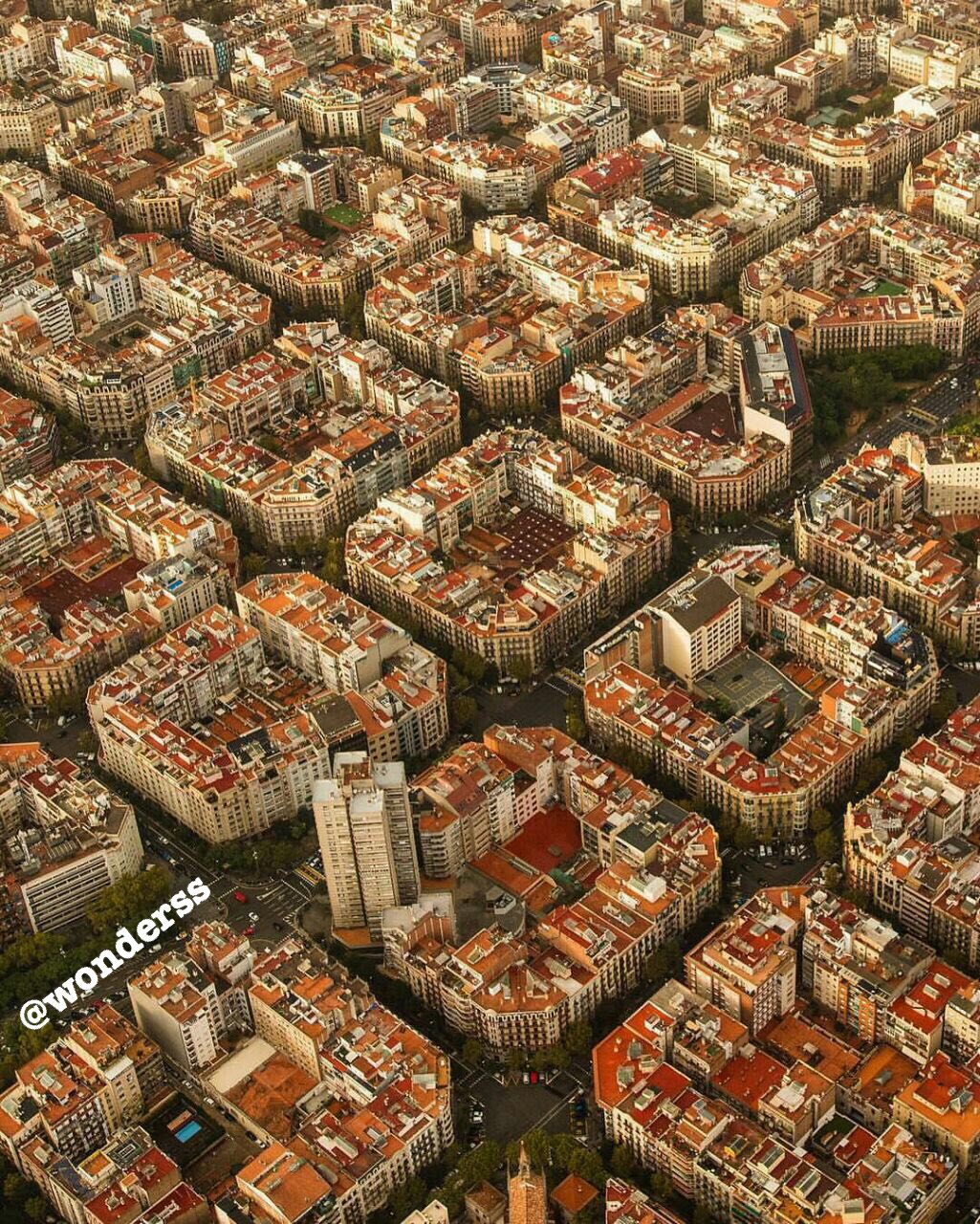 عکس زیبا از شهر سازی شیک و منظم شهر بارسلون در اسپانیا