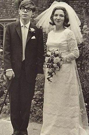 عکس استیون هاوکینگ 23 ساله در روز عروسی اش با جین وایلد؛ سال 1965