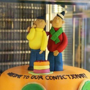تزئین های مختلف و هنرمندانه با شیرینی برای کیک تولد