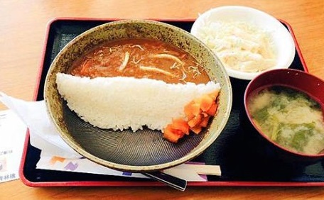 تزیین خورشت و برنج غذاهای مخصوص ژاپنی