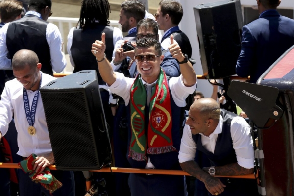 گزارش تصویری؛ جشن قهرمانی تیم ملی پرتغال در خیابان های لیسبون