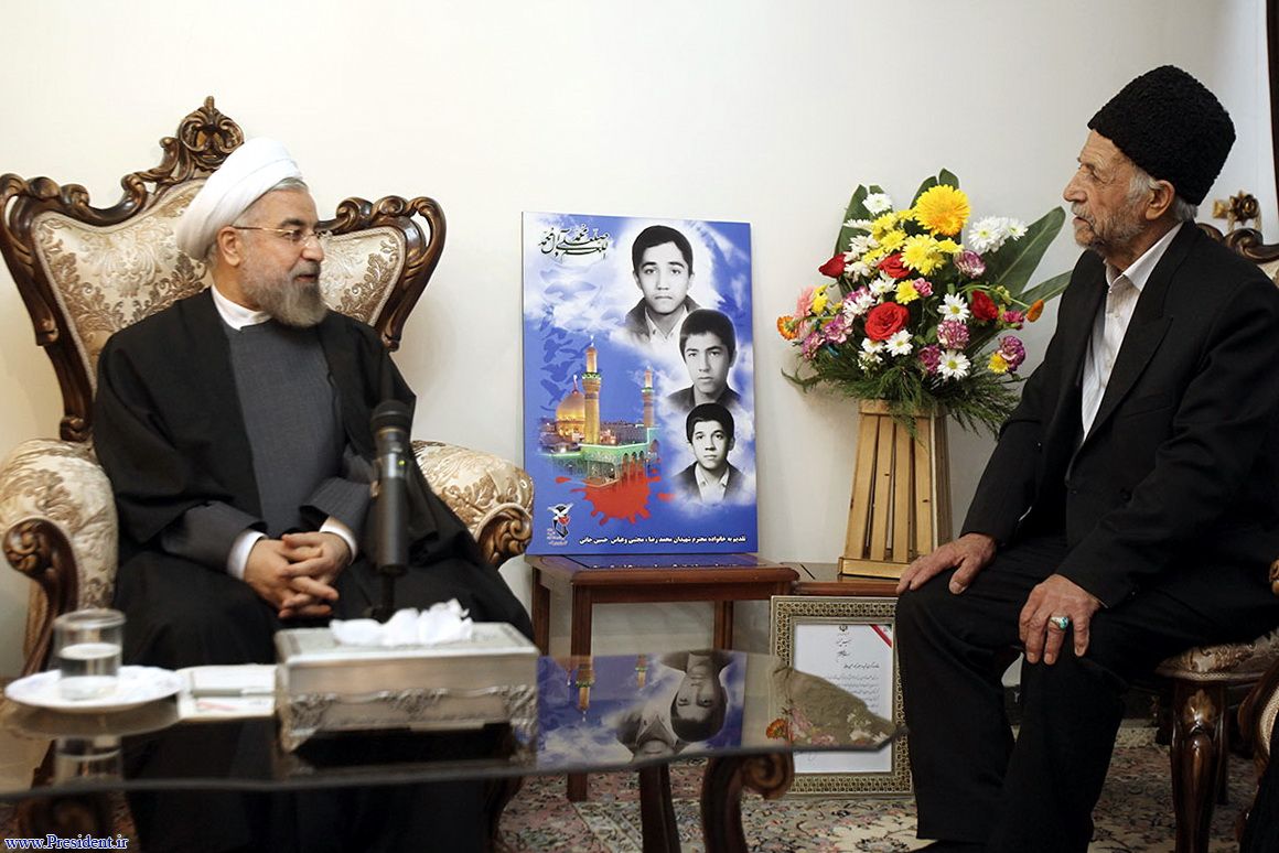 حضور سرزده رییس جمهوری در منزل شهیدان حسین جانی